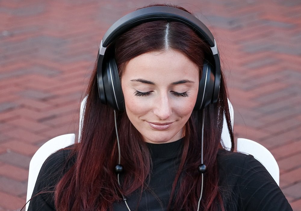 Relaxed listening with the DefenderShield Air Tube headphones
